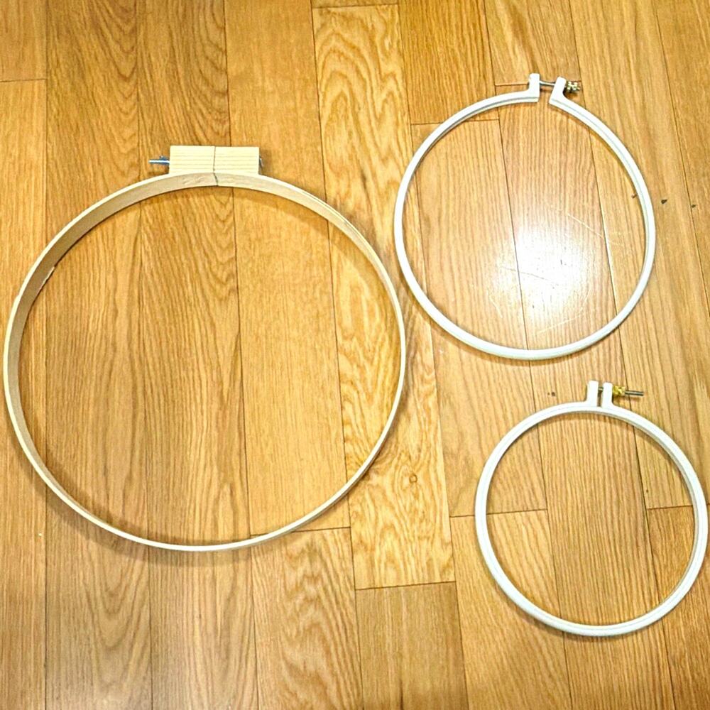 Set of 3 Round Embroidery Hoops with Adjusting Screw Closure